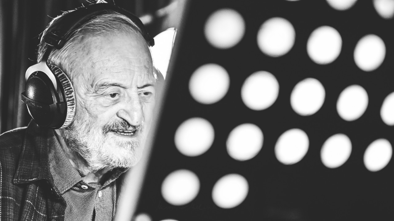 Básnenie: Získaj nový album Milana Lasicu a limitované grafiky i fotografie
