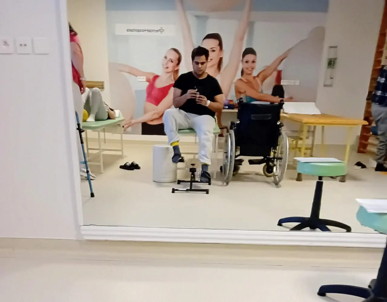 Pomôžme otcovi troch dcér, ktorý po páde z výšky bojuje o návrat do života