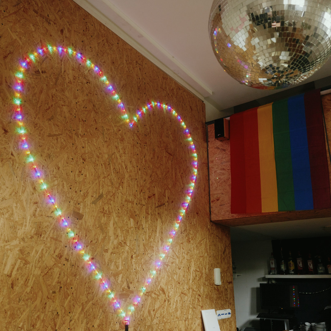 Vytvorme spolu bezpečné miesto pre LGBTI+ ľudí v novom komunitnom centre