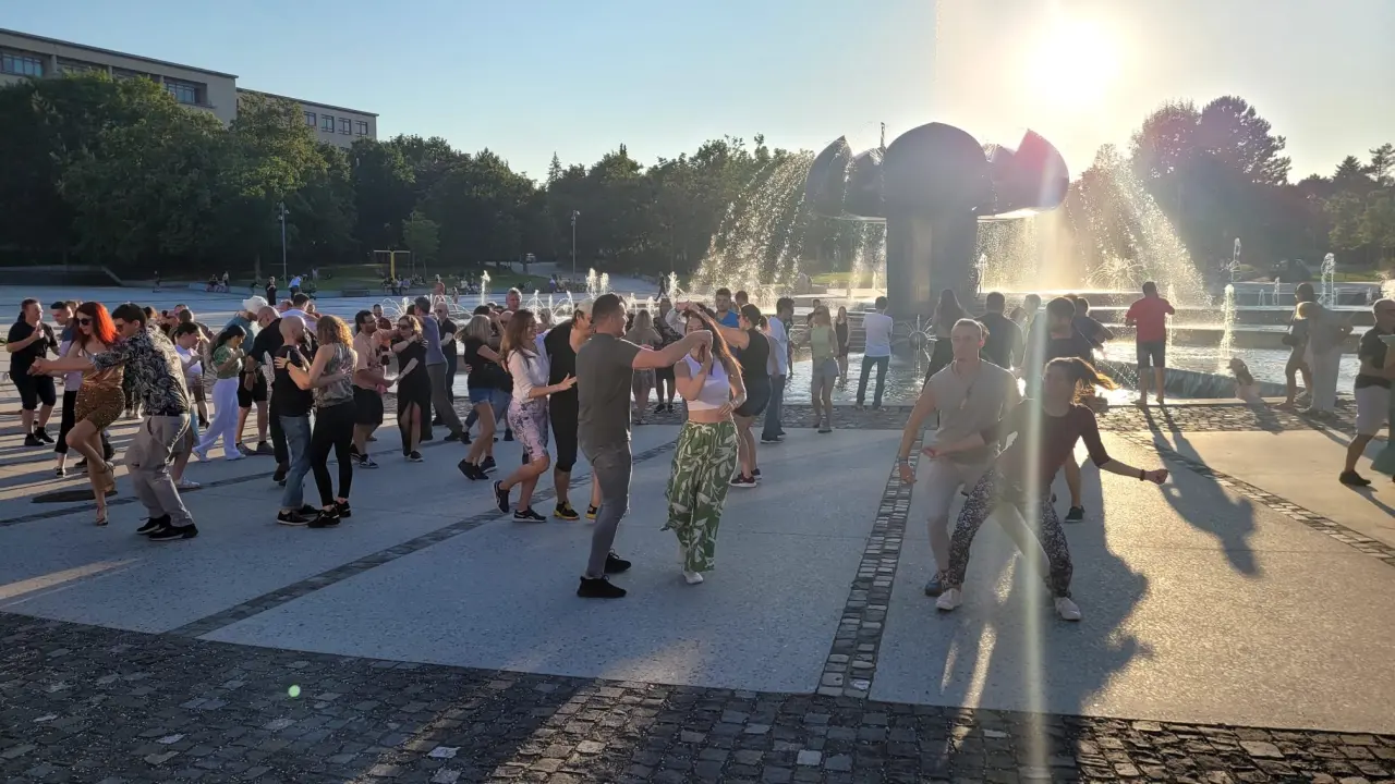 Pomohli ste priniesť radosť do ulíc - TANEC PRI FONTÁNE 2025