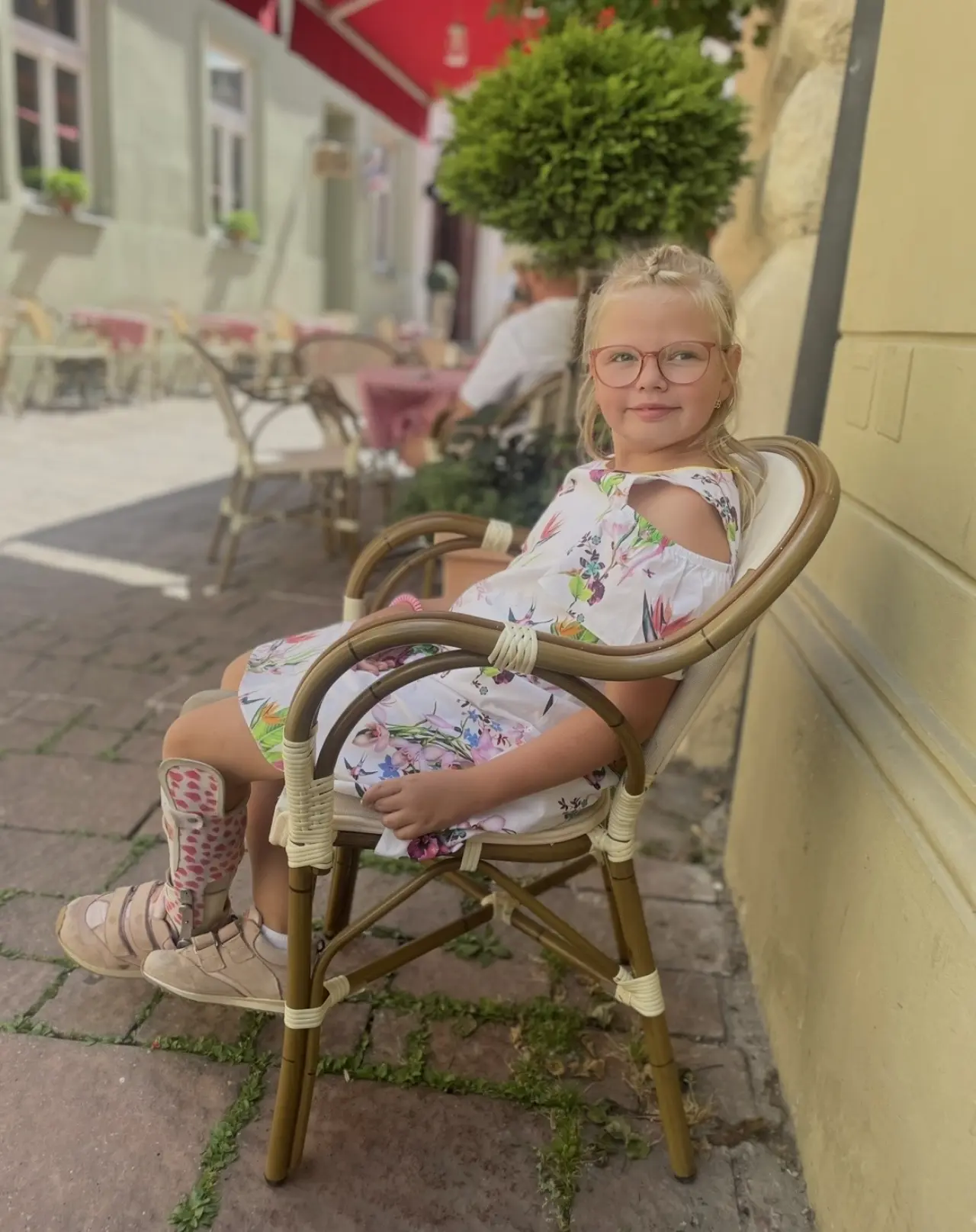 Každý krok sa počíta. Pomôžme Larisske získať novú ortézu.
