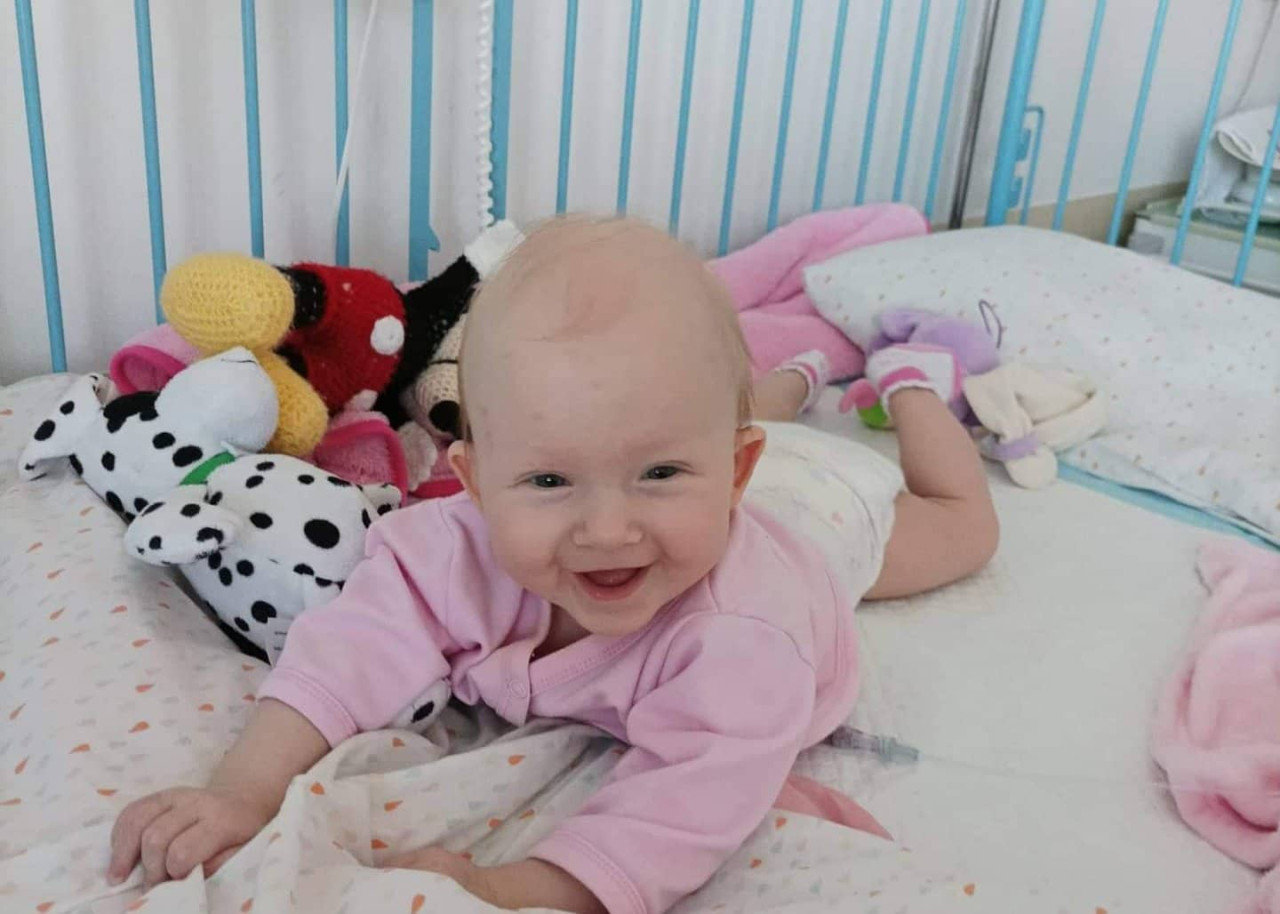 Pomôžme Laurinke, 7-mesačnému dievčatku so zhubným nádorom