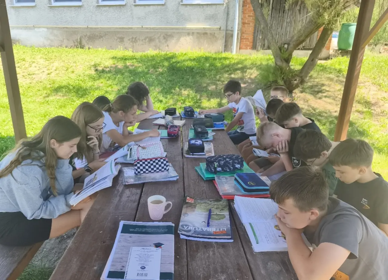 Zabezpečme triedu pod holým nebom pre deti zo Slatiny nad Bebravou