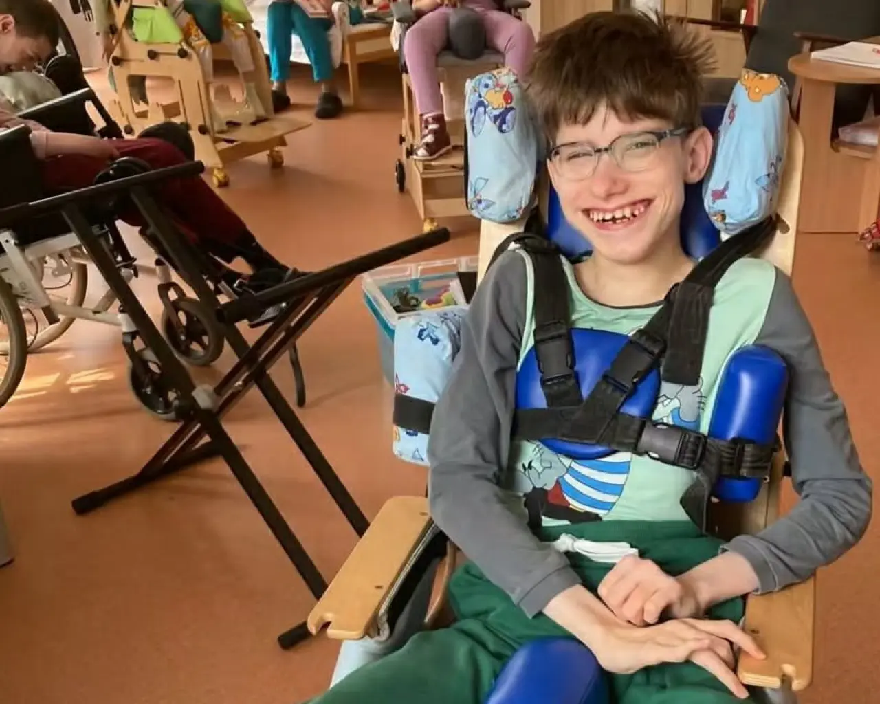 Pomôžme 14-ročnému Alexovi a jeho mame zvládnuť nákladné rehabilitácie