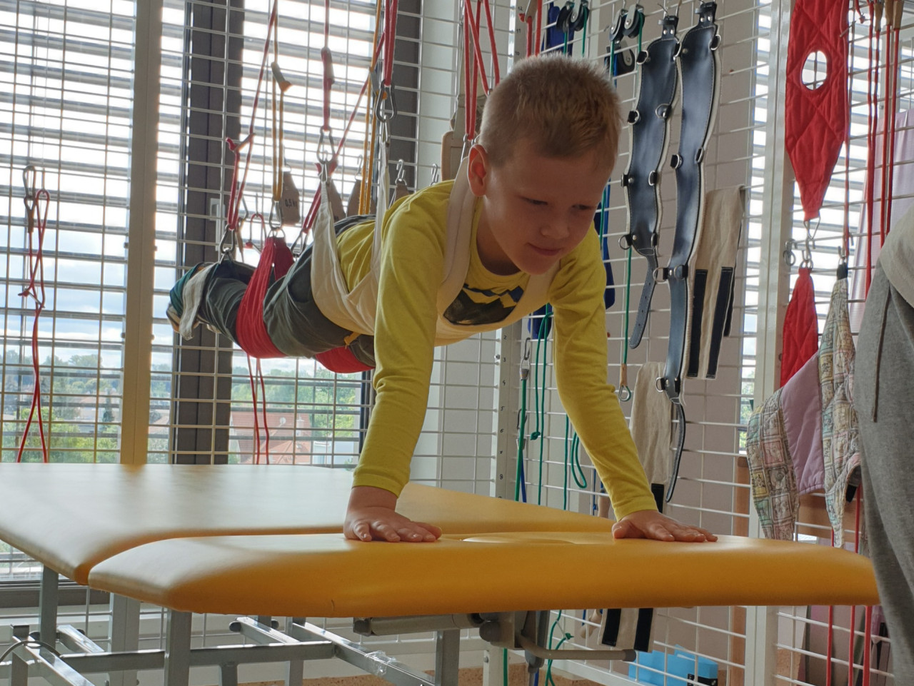 Pomôžme Ivkovi so svalovou atrofiou uľahčiť presuny na rehabilitácie