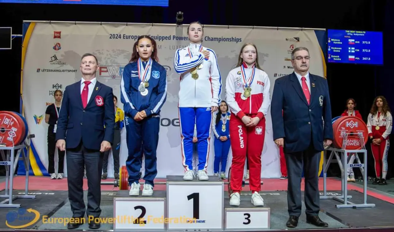 Podporte Karolínu na Majstrovstvách sveta juniorov v Silovom Trojboji 2025 na Kostarike