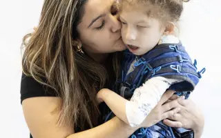 Osemročné kučeravé dievčatko Miška potrebuje našu pomoc