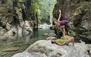 Pomohli ste vydať knihu Za horami Ázie