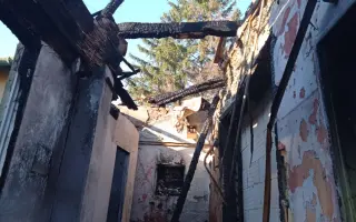 Požiar im zobral domov, dcéra bojuje o zdravie. Pomôžme Žanete s deťmi.