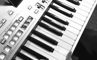 Keď oči nevidia, srdce hrá – darujme Miňovi nové klávesy