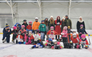 Podporte dievčatá a ženy z hokejového klubu v Spišskej Novej Vsi