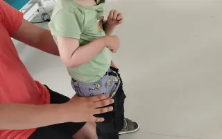 Pomôžme malému Tobiaskovi postaviť sa na nohy