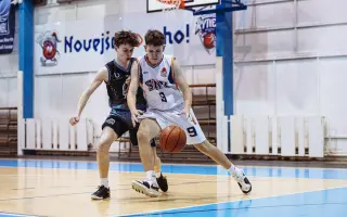 Pomôžte mi študovať a hrať basketbal na strednej škole v USA a splniť si tak sen