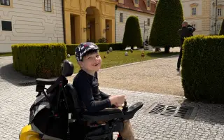 Pomôžme Brunkovi byť vďaka novému, väčšiemu elektrickému vozíku slobodnejší