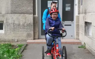 Darujme Riškovi vianočný darček - kráčať s rovnou chrbticou a opäť voľne dýchať