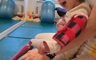 Pomôžme Aurelke a Aurorke postaviť sa na nohy