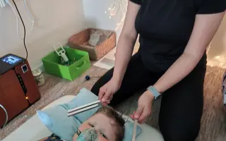 Pomôžme Dávidkovi pokračovať v ceste za pokrokmi a doprajme mu delfinoterapiu