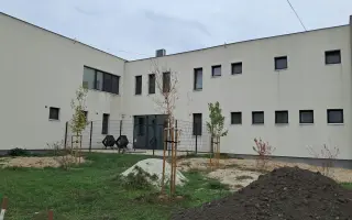 Dajme okoliu Knižnice Józsefa Szinnyeiho v Komárne nový život!