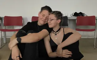Zachráňme bezpečné miesto pre kvír mládež s Liberty Simon