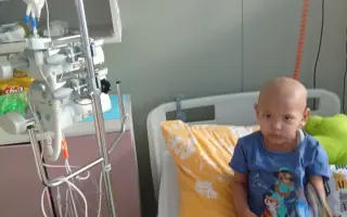 Malý Milanko bojuje s rakovinou. Pomôžme mu zvíťaziť!