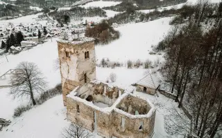 Pomôžme dobrovoľníkom obnoviť kostolík a neumrieť pritom od hladu