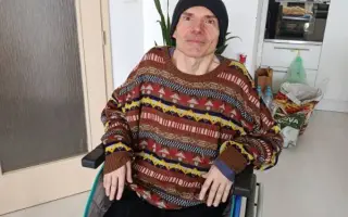 Pomôžme zabezpečiť dôstojný život vo vlastnom domove Jánovi, pacientovi s SM