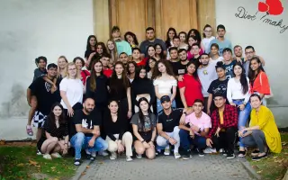Oslávte s nami 20 rokov Divých Makov a podporte vzdelávanie rómskych detí!