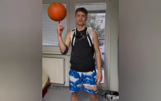 Ani operácie ma nemôžu zastaviť. Pomôž mi vrátiť sa späť do hry!