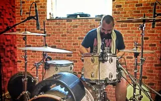 Pomôžte Michalovi zariadiť domáce nahrávacie štúdio