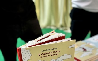 Podporte dotlač inkluzívnej knižky O statočnej Saške (a zlatom záchode)