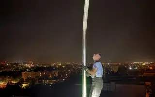Pomôžte Miroslavovi s rodinou opraviť strechu, ktorú im zničila víchrica