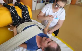 Pomôžme Romane k úľave od bolesti a zlepšeniu zdravotného stavu