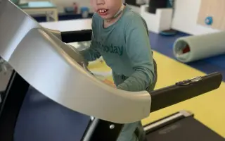 Tomáško bojujeme s DMO a epilepsiou. Pomôžme mu cvičiť.