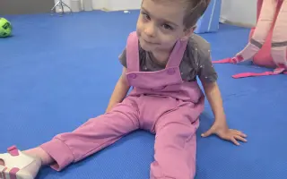 Pomôžme Emmke v obrovskej túžbe chodiť a napredovať Pomôžme Emmke v obrovskej túžbe chodiť a napredovať