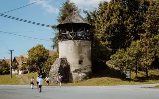 Pomôžte mám odkryť históriu ruín stredovekého kostolíka v našej obci