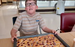 Darujme Riškovi vianočný darček - kráčať s rovnou chrbticou a opäť voľne dýchať