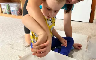 Podporte letný tábor s behaviorálnymi intervenciami pre deti s autizmom