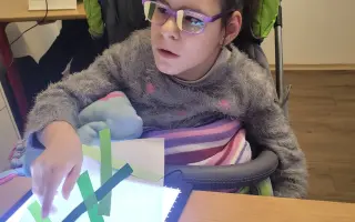 Darujme Klárke šancu žiť bez bolesti a slobodne sa hýbať