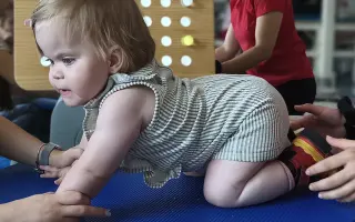 Pomôžme Julke stáť na vlastných nohách bez bolesti a obmedzení
