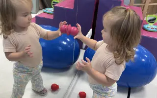 Pomôžme Zuzke urobiť prvé samostatné kroky