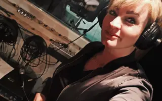 Podporte v hudobnej tvorbe Klaudiu Eliášovú v jej nahrávaní a autorských piesní.