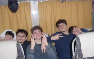 Mama sa domov z nemocnice už nevrátila. Podporme dvojičky Kiku a Sama.