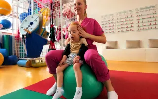 Rozskáčme nádej pre Charlottku s genetickým ochorením CNTNAP1