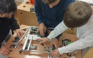 Pomôžte stredoškolákom z Michaloviec dostať sa na MS v robotike v Kórei