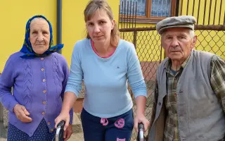 Iveta zápasí so sklerózou. Pomáhajú jej rodičia, ktorí majú cez 90 rokov.