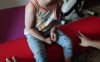 Pomôžme malému Tobiaskovi postaviť sa na nohy