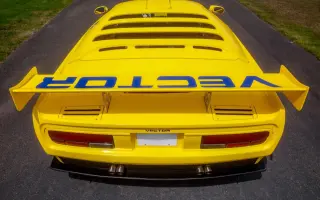 DOUBLE RED CARS MUSEUM | Dostaňme Cizeta Moroder / Vector SRV8 na Slovensko!