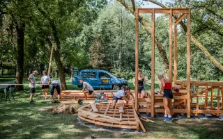 Tam vonku: pošlime  do sveta knihu o architektonických zásahoch [1:1] Workshopu