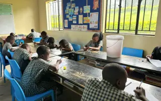 S prázdnym bruchom sa učí ťažko: Školská kuchyňa pre deti v Ugande