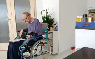 Pomôžme zabezpečiť dôstojný život vo vlastnom domove Jánovi, pacientovi s SM